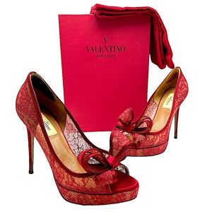 Valentino Garavani Platform Heel Red Lace Bow Pump Peep Toe 8.5 (38.5)